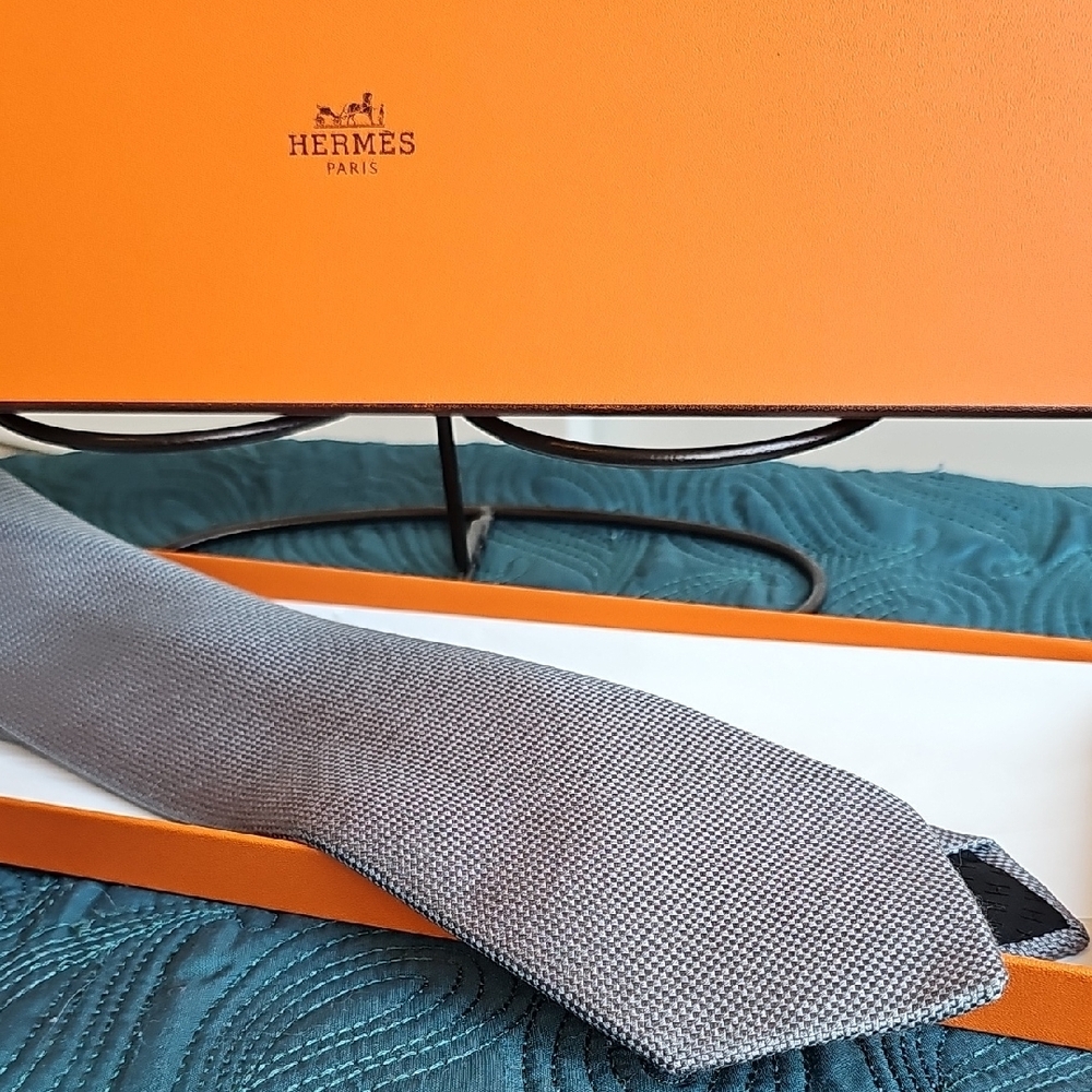 Hermès Silver Tie Luxury With Hermes Tie Box - Picture 9 of 9